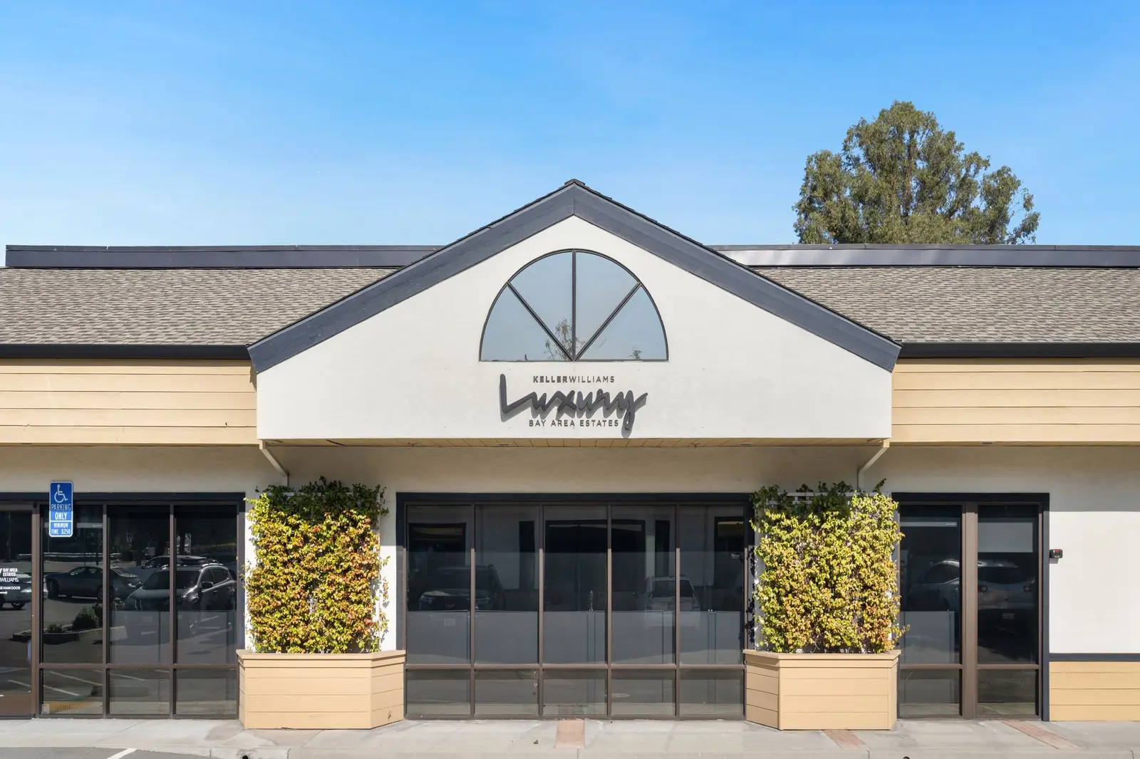 The front entrance of Saratoga Oaks with planters on each side